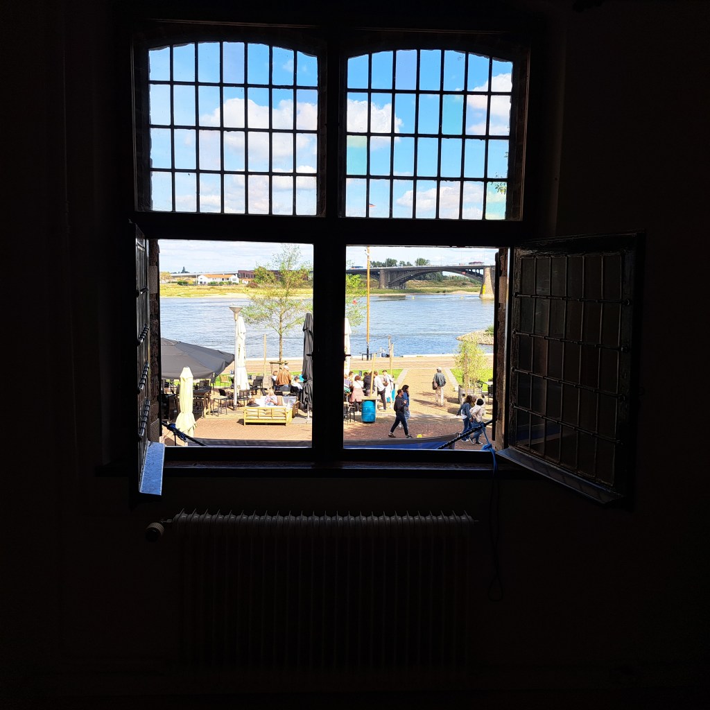 Uitzicht op de Waal vanuit het Besiendershuis (10-9-2024)