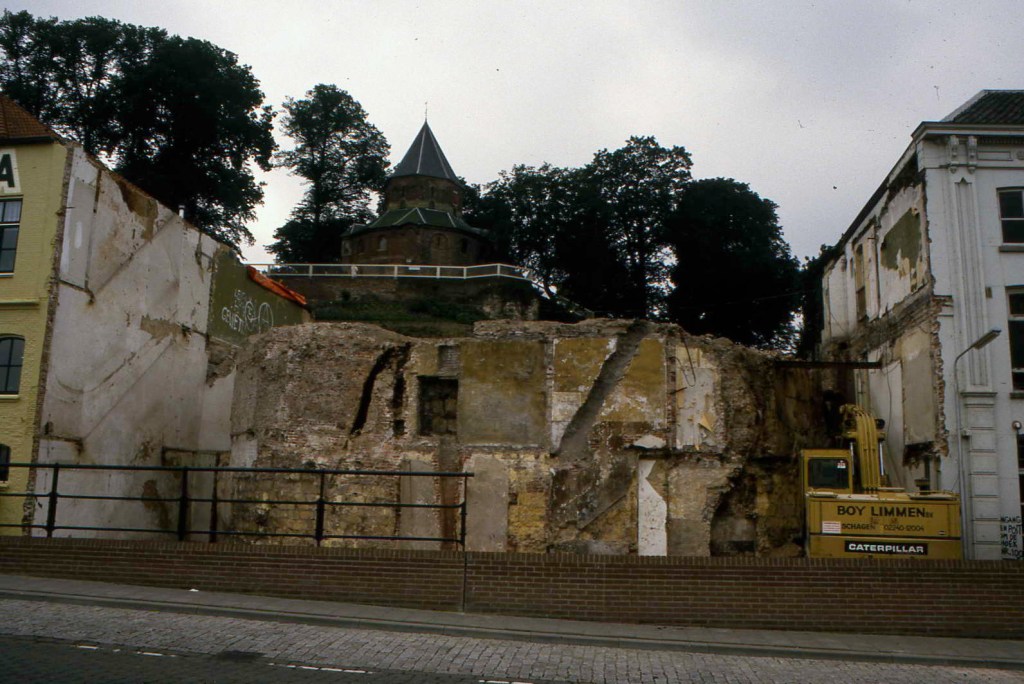 Stratemakerstoren, 1987 (Hans Giesbertz via D1724_18_01-21 RAN CC0)