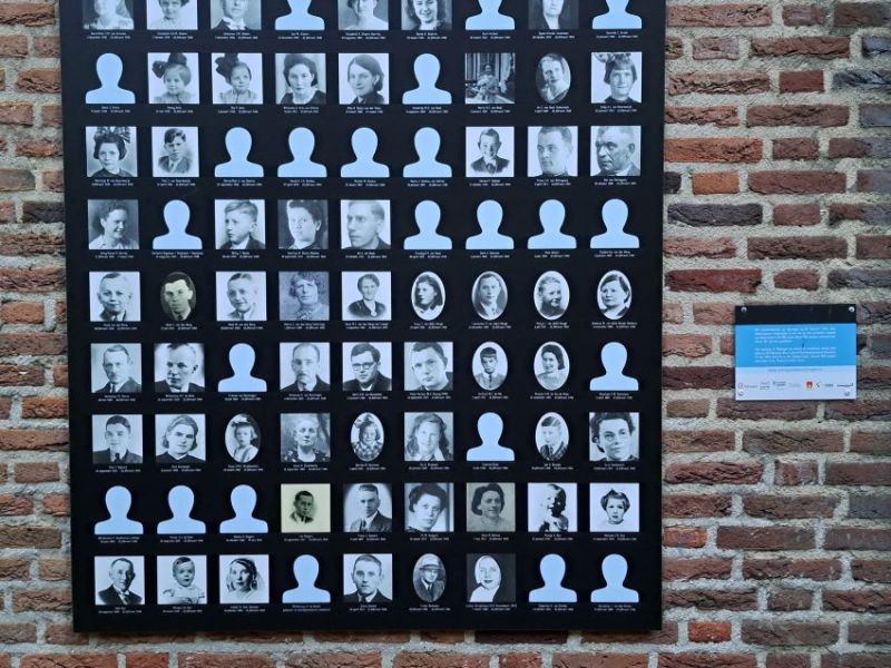 Emaushof: Panelen van Overledenen Bombardement&nbsp;1944