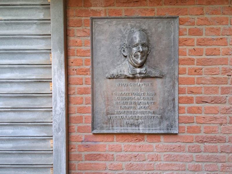 Plaquette Nico Grijpink, oprichter van Blauwe Schuit en de&nbsp;Zomerfeesten