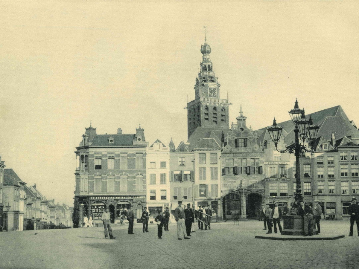 J.L.A. Goette: Koperslager en Winkelier op Grote Markt 17 (1883-1918), architecten Giesing en Semmelink