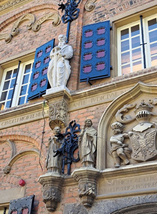 Beeld van Paulus, Latijnse School Stevenskerkhof (juni 2024)