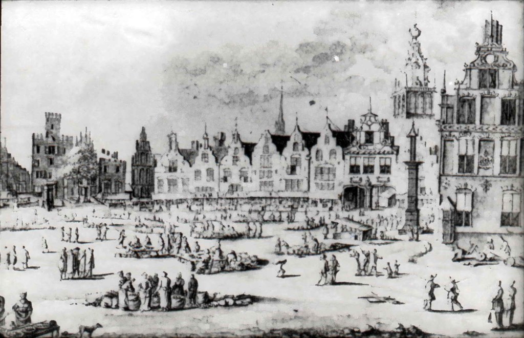 Een aquarel van Jan (Johannes) van Call (1656-1706) met talrijke deftige huizen en strafwerktuigen., zoals de Houten Ezel (een driehoekige balk met de scherpe kant naar boven, tussen twee hoge palen met aan een eind een ezelskop of paardenkop en aan het andere eind een staart, waarop militairen te paard plaats moeten nemen voor langere of kortere tijd als straf). Een ander strafwerktuig bij de Waag is de draaikooi/draaikast voor vrouwen: een soort ijzeren papegaaienkooi waarin vrouwen werden neer- en vastgezet aan de middenpaal, De kooi werd een kwartier of langer hard rondgedraaid, waarna de misdadigster gewoonlijk voor altijd werd verbannen uit de stad, 1675-1680 (Collectie dr. Jan Brinkhoff via D135 RAN CC0)