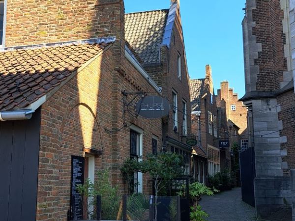 Kanunnikenhuizen St Stevenskerkhof: Geschiedenis, Restauratie en&nbsp;Betekenis