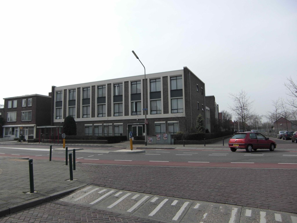Klooster De Bron van de zusters Clarissen, op de hoek met de Biezenstraat, 2010 (Jan Eichelsheim via DF360 RAN CCBYSA)