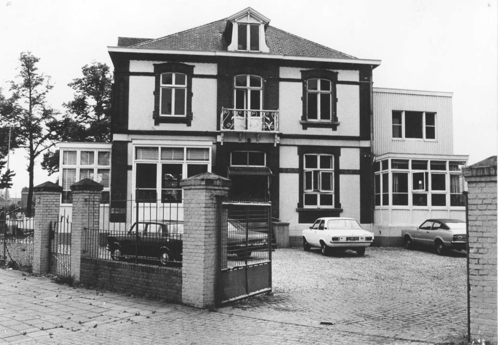 De voormalige margarinefabriek Batava, gesloopt in 1974; op die plaats is het magazijn van de Technische Unie gebouwd (27-06-1974), 1974 (Jan Cloosterman via F29247 RAN CCBYSA)
