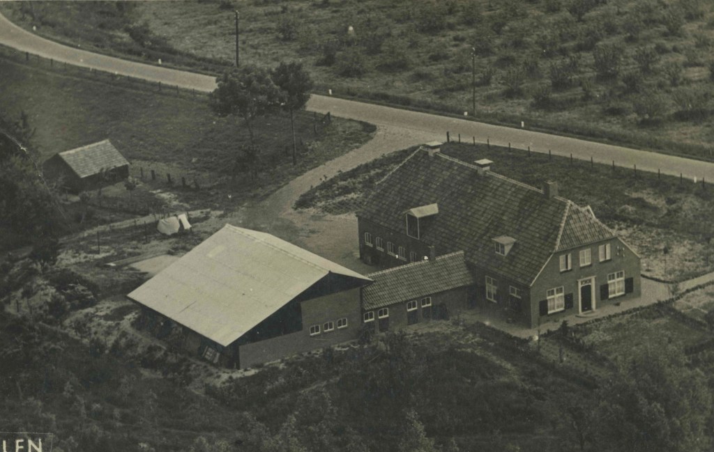 Pand van Thijs Janssen (architect: Willy van Boldrik; aannemer: H.J. Giesbertz), 1950 (F39325 RAN) Kapitteldijk 3 Leuth