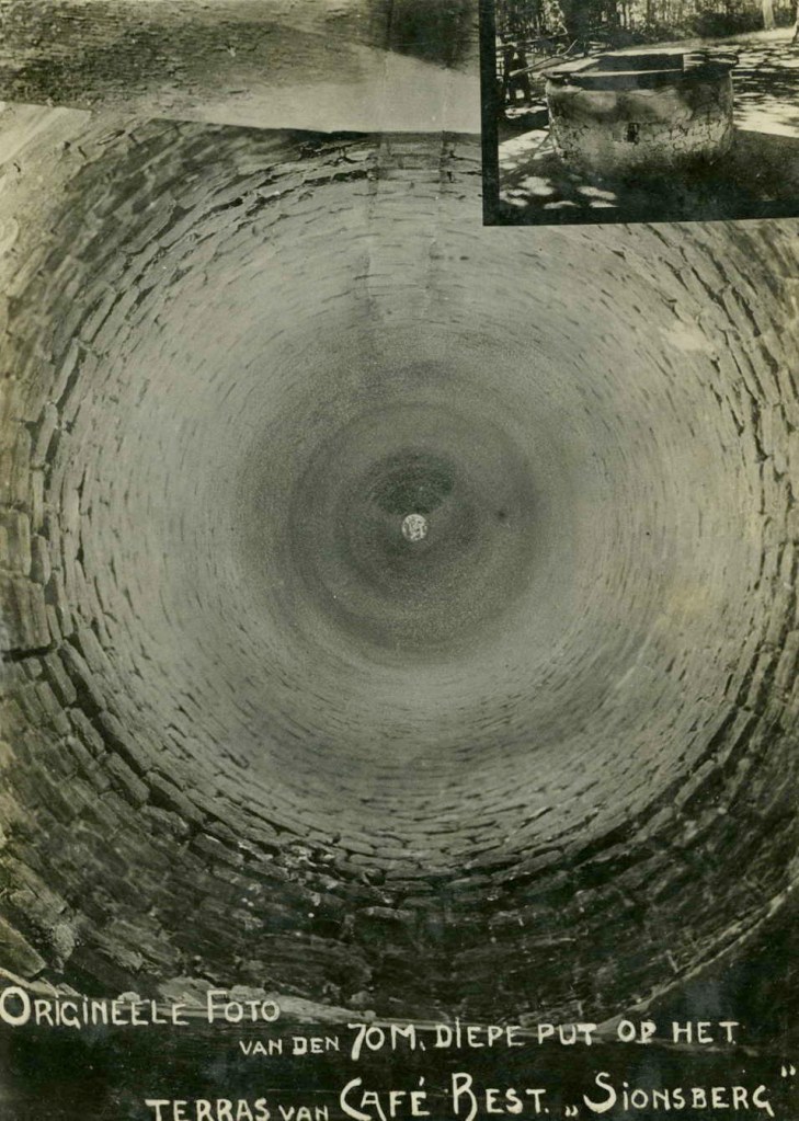 70 m. diepe put op het terras van Café-Restaurant 'Sionsberg'. De put, waarvan geen restanten meer te vinden zijn, bevond zich waarschijnlijk bij een oude boerderij die 70 m. boven NAP lag naast het H. Hart-kapelletje van Vromans. In deze boerderij is de uit Angeren afkomstige fam. Teunissen haar horeca-activiteiten begonnen die uiteindelijk zouden leiden tot het hotel-restaurant Sionshof, eerst nog Sionsberg geheten, 1913- 1915 (F92621 RAN)