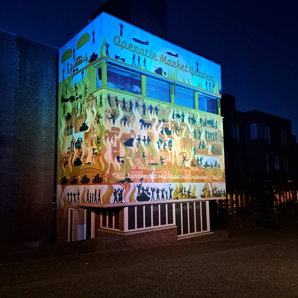 Mural Market Garden van Studio Wildebeest (21 september 1944)