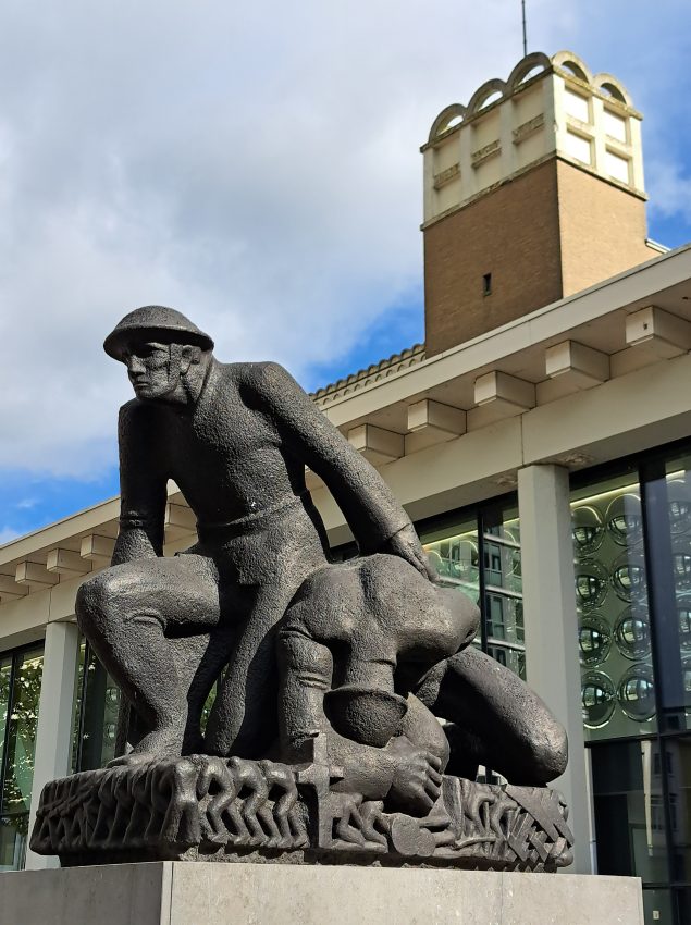 Jac. Maris, beeldhouwer van religieuze kunst, oorlogsmonumenten en&nbsp;wederopbouw
