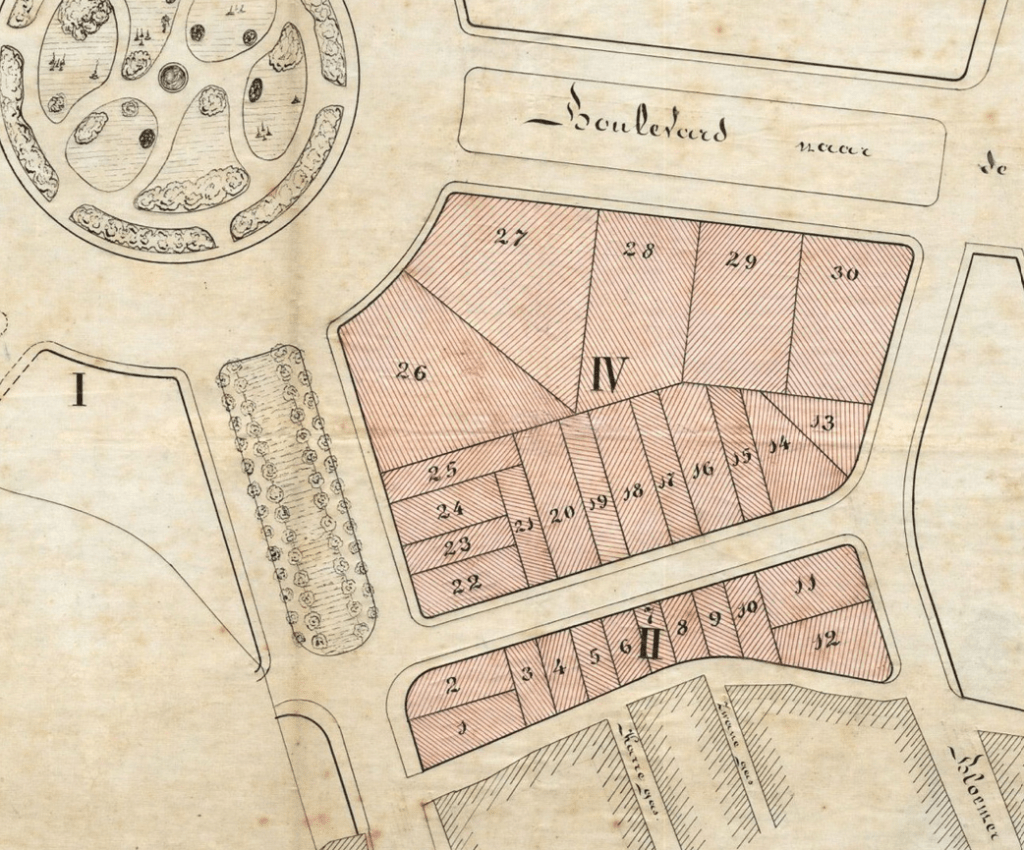 (Volgens register W.C.A. Hofkamp: Blz 45 No. 115)
1879 29 October en 12 November. 2e Veiling, verkooping door notaris J. G. Masman van circa 1.50 hectaren bouwterrein, in de onmiddellijke nabijheid der Stad, buiten de voormalige Molenpoort, tusschen de Molen- en de Bloemerstraten, in 30 perceelen. De courant van 24 October gaf de bijzondere voorwaarden van dezen verkoop. Opbrengst f 120,422, = 8 per M2 Huisperceelen f 60,13 a f 14,84, villa perceelen f 4.40 à f 6,016, 1/1/1879-31/12/1879 (Detail KPU-419A RAN)
