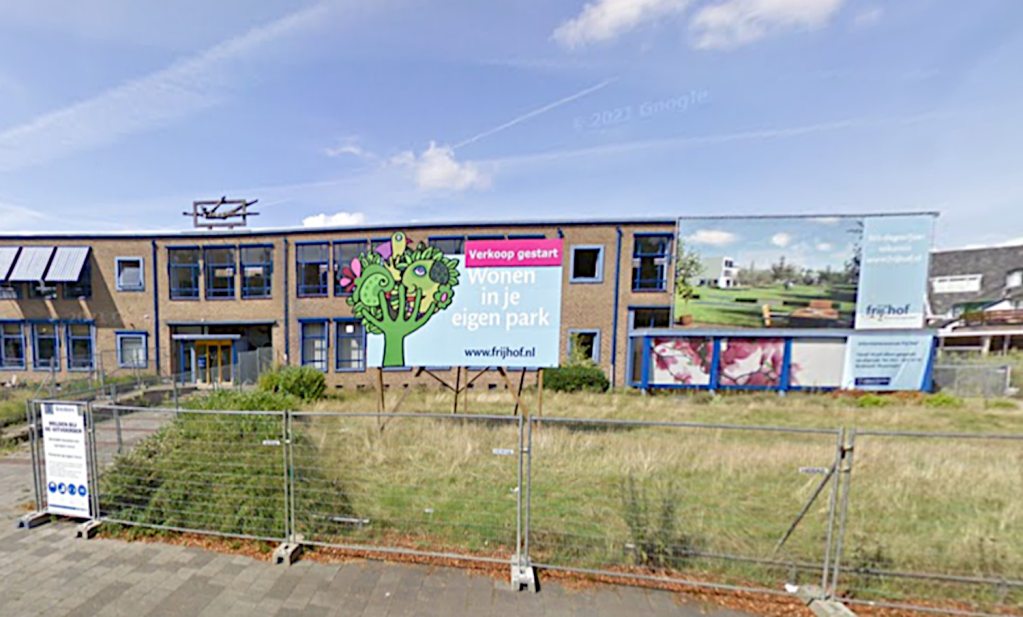 Frijhof: "Wonen in je eigen park”, augustus 2009 (Google Streetview)