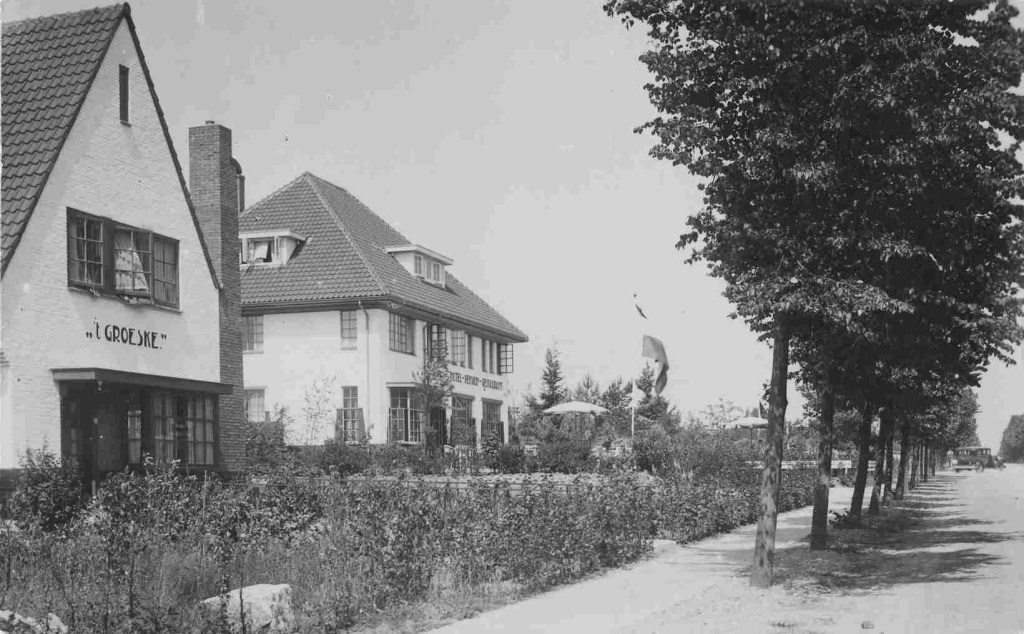 Het Hotel Pension Sionshof, met de dependance 't Groeske, aan de Neboberg in Meerwijk, F72659 is een prentbriefkaart van Newo, Arnhem. Een identieke foto komt ook voor in de V.V.V. uitgave van februari 1933.