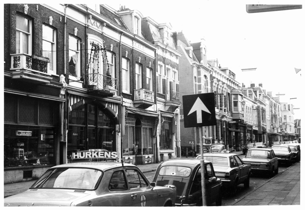 In de Betouwstraat 44-42-40, 1972 (Evert van der Grinten via F78868 RAN CCBYSA, auteursrechthouder RAN)