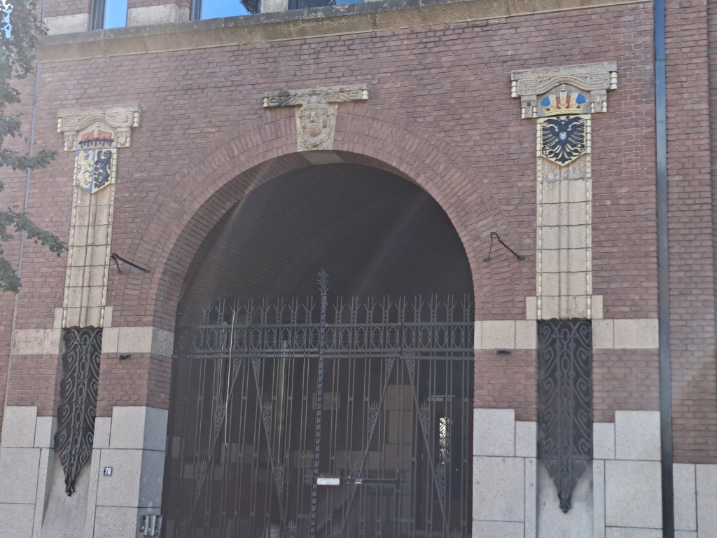 Ingang voormalige Bank Engelenburg (september 2024)
