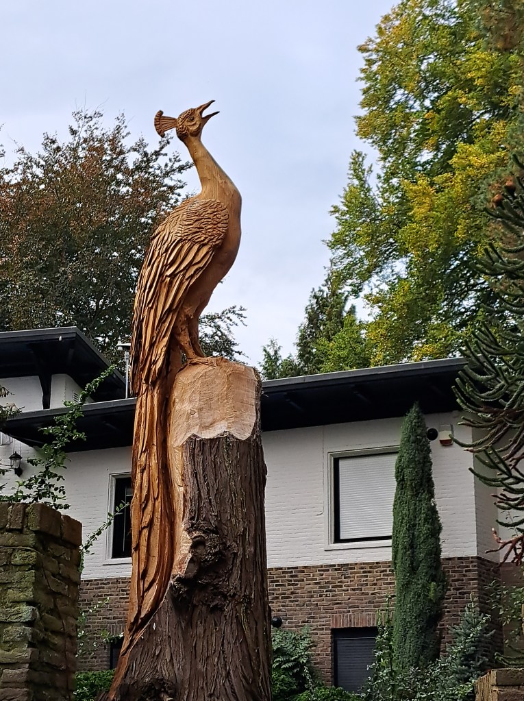 Houtsnijwerk Pauw in Beek (oktober 2024)