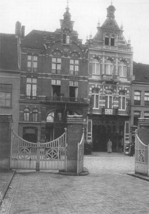 De Familie-Bioscoop, vanaf 1918 het Olympia Theater, 1913-1918 (F21629 RAN) Lange Burchtstraaat
