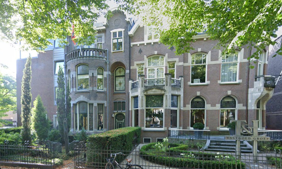 Oranjesingel 65 (rechts) en 67 (het linker pand met ronde serre), augustus 2023 (Google Streetview)