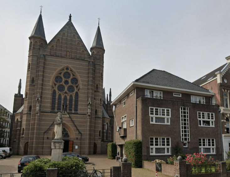 Pastorie van de Maria Geboorterkerk, augustus 2023 (Google Streetview)
