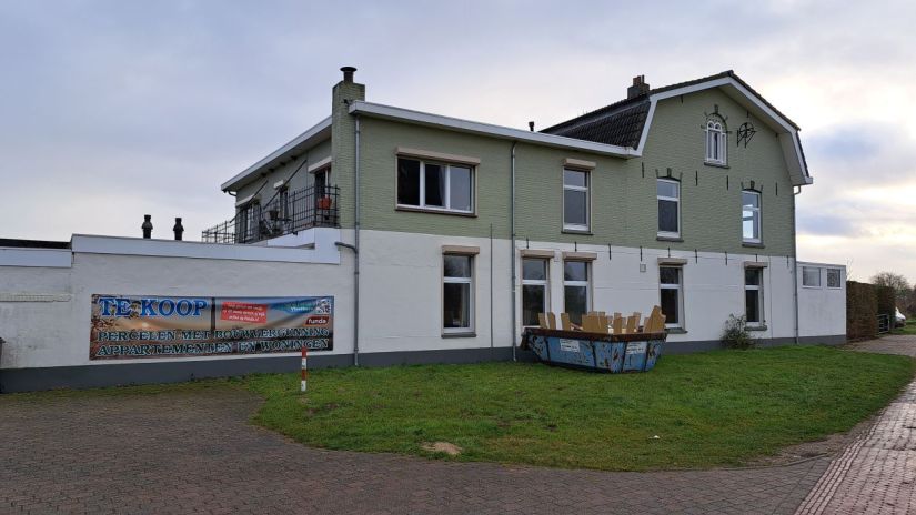 In december staat het gebouw op de Vlietberg te koop (december 2025)