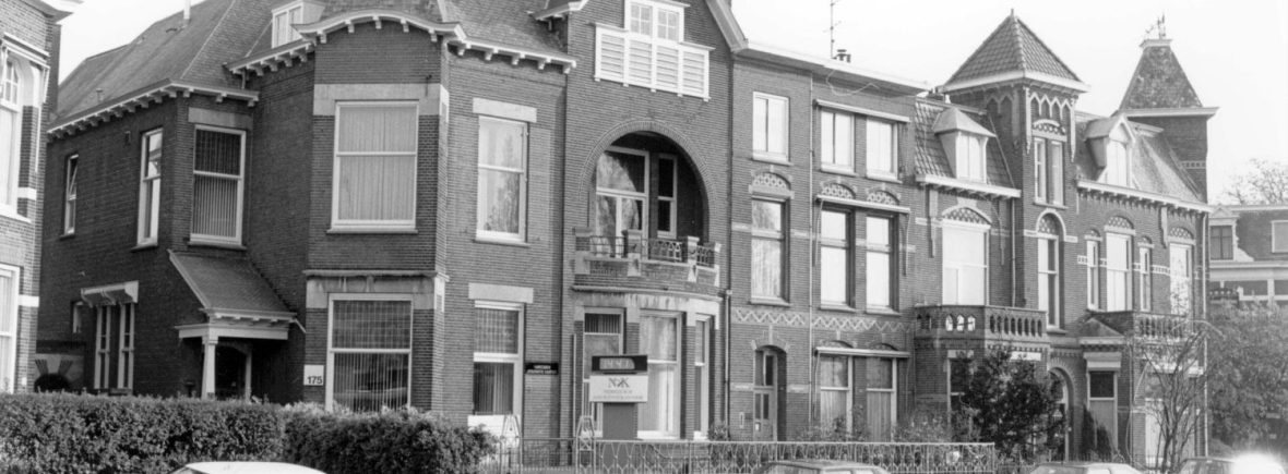 St. Annastraat 175-183, het hoekhuis is nummer 175, 1989 (Anton van Roekel via F28340 RAN CCBYSA)