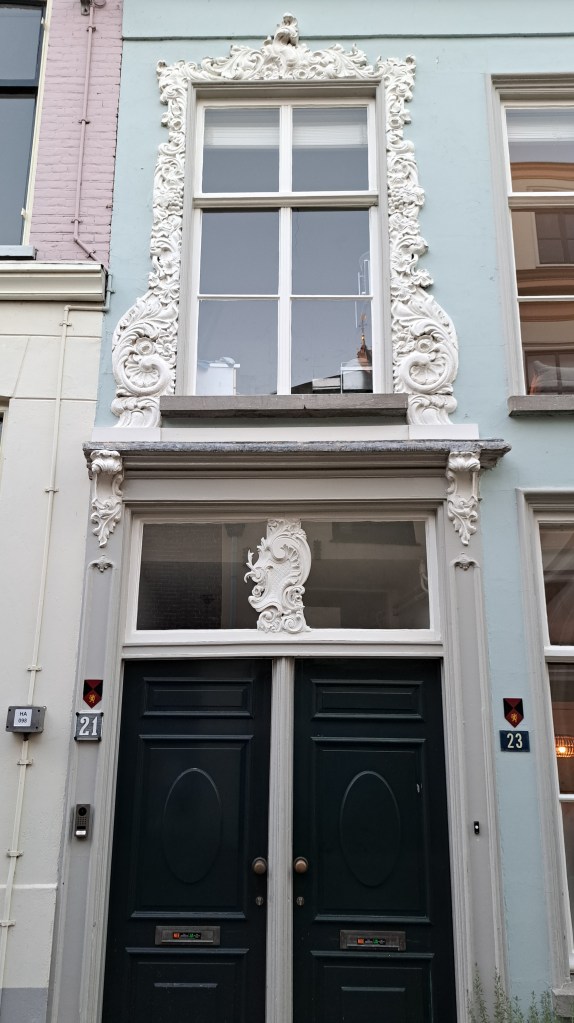 Begijnenstraat 21-23: "Louis XV stijl" (november 2024)