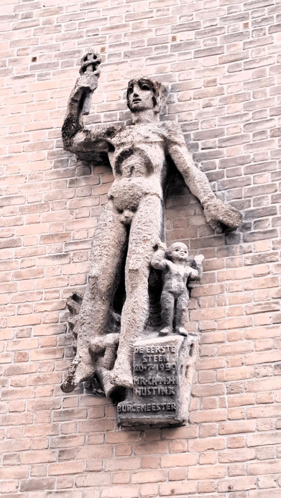 Mercurius en Bacchus beeld Jac Maris Plein 1944 (juli 2024)