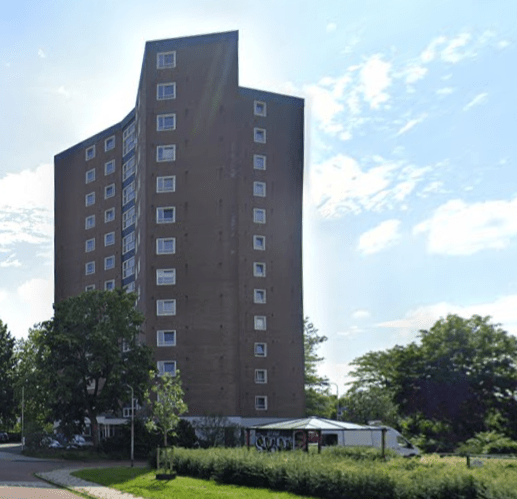 Sterflat Heidebloemstraat, architect van der Kloot, augustus 2023 (Google Streetview)