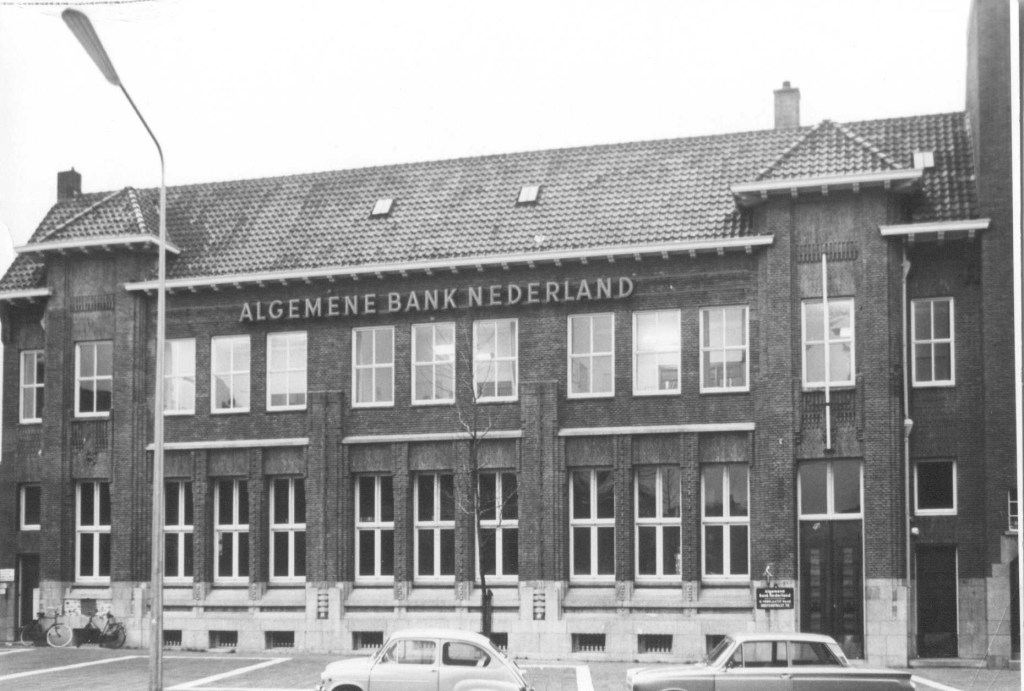 De Algemene Bank Nederland aan het Mariënburg, 3/12/1966 (Fotopersbureau Gelderland via F21368 RAN Auteursrechthouder J.F.M Trum)