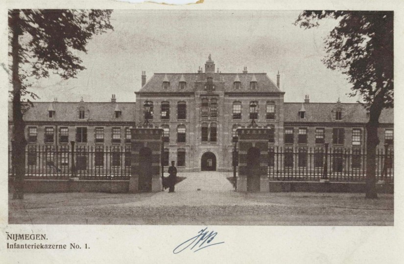 'Infanterie Kazerne No.1', (vanaf 1934 vernoemd naar ingenieur en luitenant-generaal Cornelis Rudolphus Theodorus Krayenhoff), gebouwd met de naastgelegen 'Infanterie Kazerne No.2' (vanaf 1934 vernoemd naar generaal Cornelis Jacobus Snijders), tussen 1905/1906 in Hollandse neo-renaissancestijl met art-nouveau elementen naar ontwerp van luitenant ingenieur en kapitein der Genie Arie Vogelenzang (Brielle, 01/02/1860 - Nijmegen, 14/07/1907) op basis van specificaties van architect Willem Dudok. Beide kazernes werden in 1951, samen met de nabijgelegen Prins Hendrikkazerne, in gebruik genomen door de Luchtmacht Instructie en Militaire Opleidingen School (LIMOS). In 1995 nam het leger afscheid van de kazernes en kregen gebouwen en terrein een woon- en kantoorbestemming, Groesbeekseweg 380, 1905 (F91551 RAN) Galgenveld