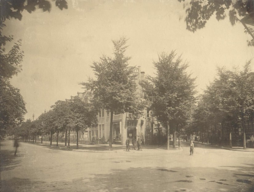 Pontanusstraat 51: Vanuit de Fransestraat, rechts de Van Spaenstraat, links de Pontanusstraat, 1908 (F32191 RAN) Galgenveld