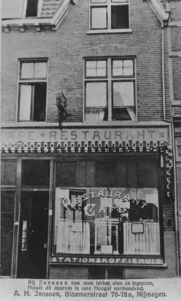 Het Café-Restaurant A.H. Janssen, Bloemerstraat 78-78a, 1930 (F18767 RAN)