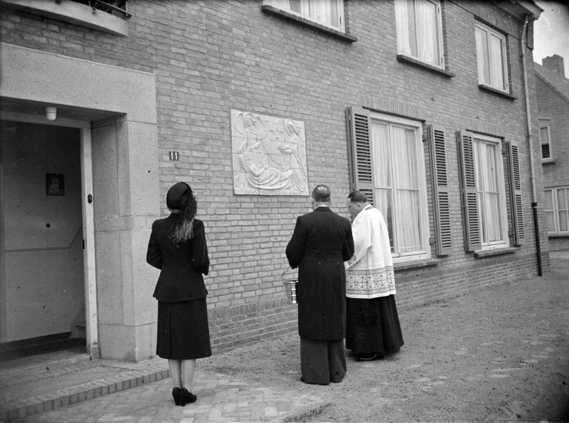Tableau Albert Meertens, De inzegening van het Wit Gele Kruisgebouw, 1951 (GN13725 RAN)