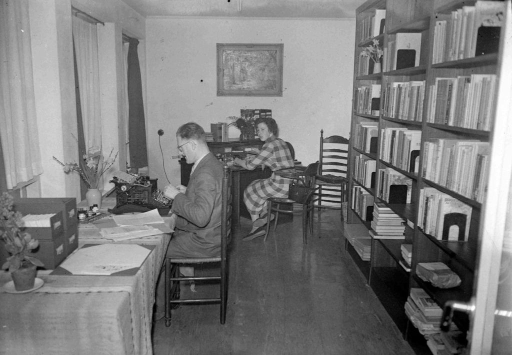 Bibliotheek van de Openbare Leeszaal, Nassaustingel 4, 1952 ( GN5488 RAN)