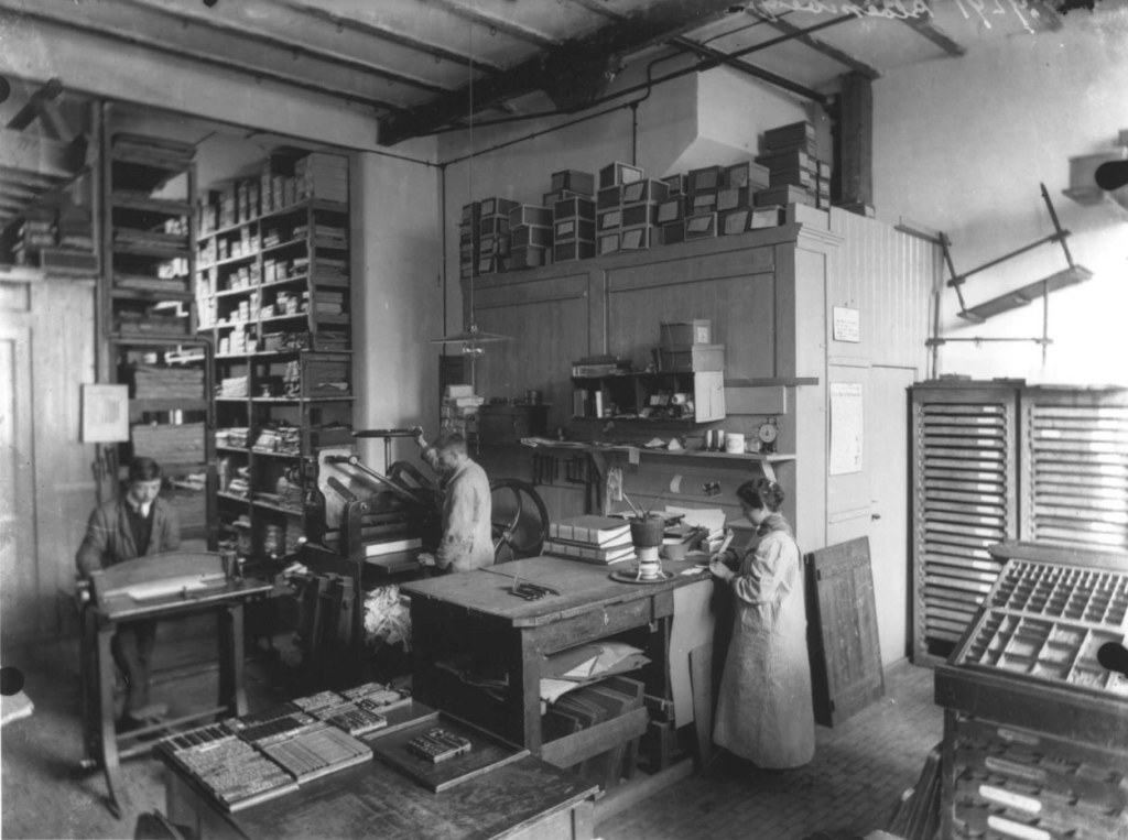 Drukkerij Bloembergen Santee, Stieltjesstraat 12-10, 1925 (F33992 RAN)