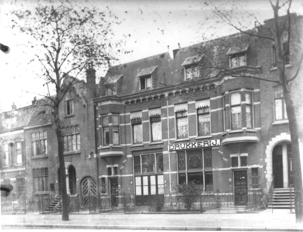 Drukkerij Bloembergen Santee, Stieltjesstraat 12-20, 1925 (F33991 RAN)