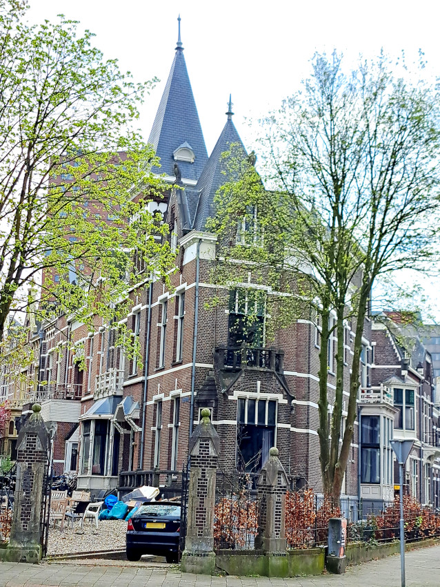 Hoek Kronenburgersingel en Stieltjesstraat