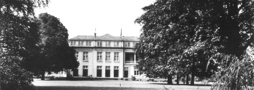 Huize Insulinde met tuin, Voorstadslaan, 1935-1940 (F5537 RAN) Hees