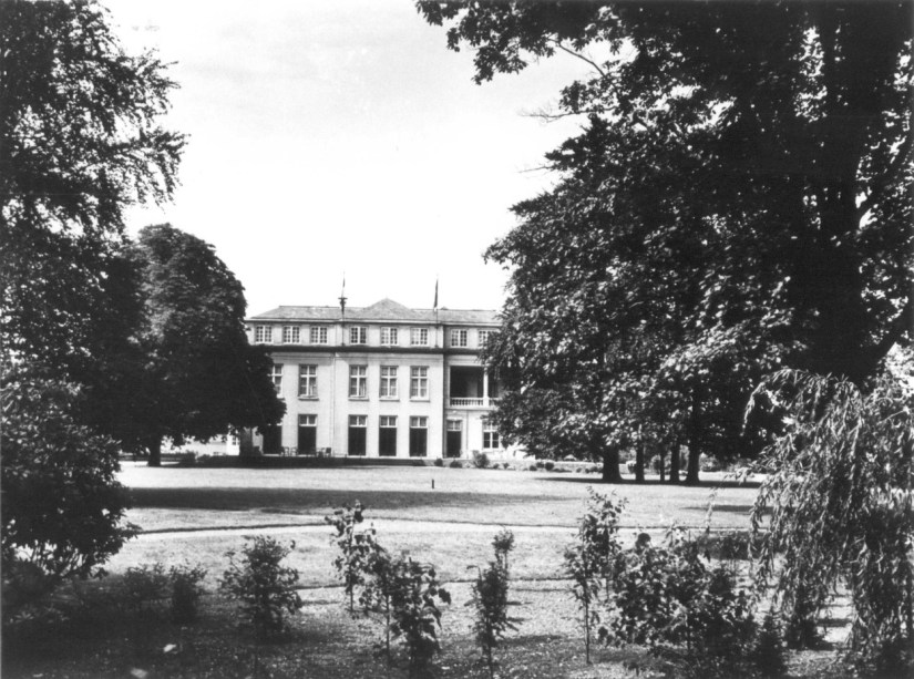 Huize Insulinde met tuin, Voorstadslaan, 1935-1940 (F5537 RAN) Hees