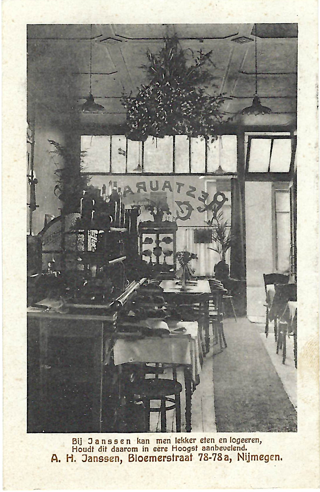 Interieur A.H. Janssen Bloemerstraat 78 ansichtkaart (collectie S. van den Brink)