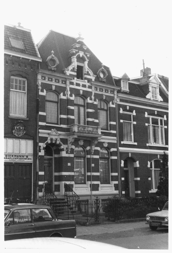 Dickmann's Parapluiefabriek, van Oldenbarneveltstraat (Evert F. van der Grinten via F78502 RAN CCBYSA tevens Auteursrechthouder)