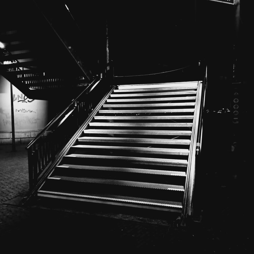 Trappen Snelbinder bij avond (januari 2026)