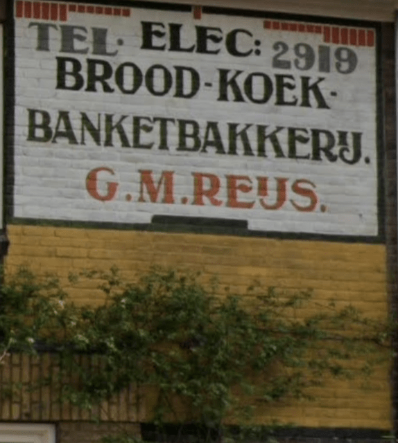 Muurschildering Elec. Brood- Koek- Banketbakkerij G.M. Reijs, Berg en Dalseweg 284, hoek Corduwenerstraat, maart 2025 (Google Streetview)