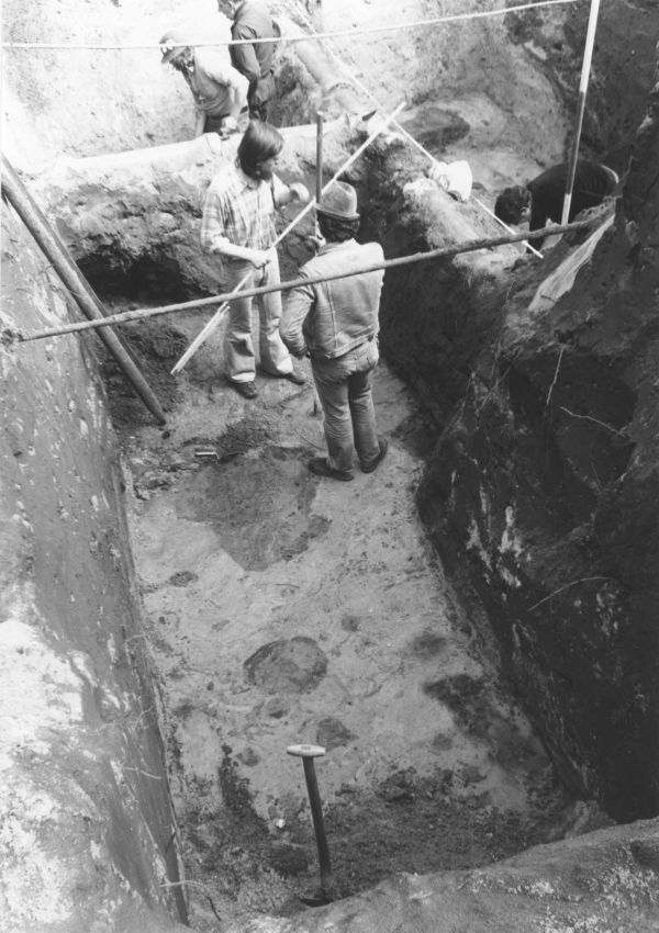 Opgravingen verricht door de Rijksdienst voor Oudheidkundig Bodemonderzoek (R.O.B.) in Amersfoort; paalsporen van het Romeinse amfitheater, 1978 (Theo Hendriks via F28050 RAN CC0)