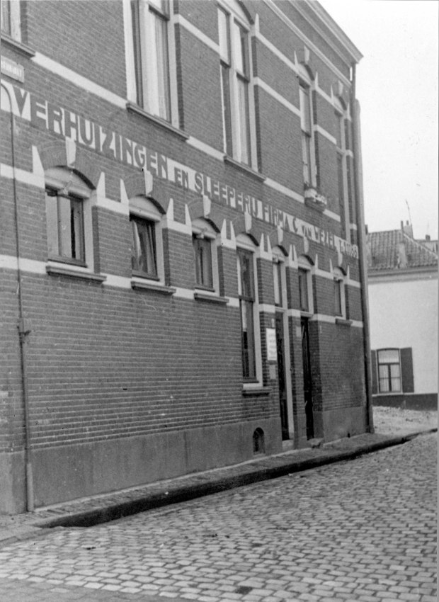 Het pand van Verhuizingen, Sleperij en Expeditie Firma C. van Wezel, 1939 (Ir. J.G. Deur via F11957 RAN CCBYSA)
