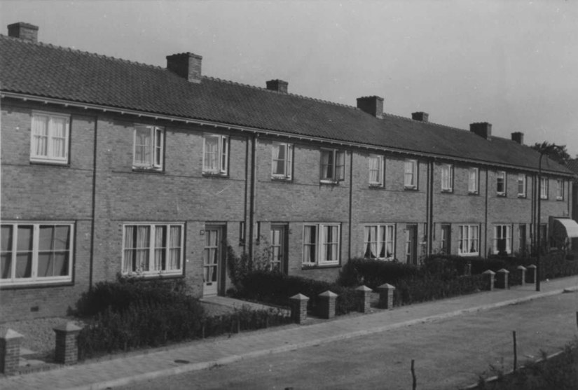 Zeven eengezinswoningen van Architect Goddijn, Corduwenerstraat, 1952-1954 (F65131 RAN)