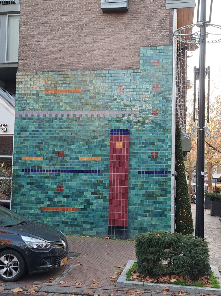 Typerende tegelwand (november 2025)