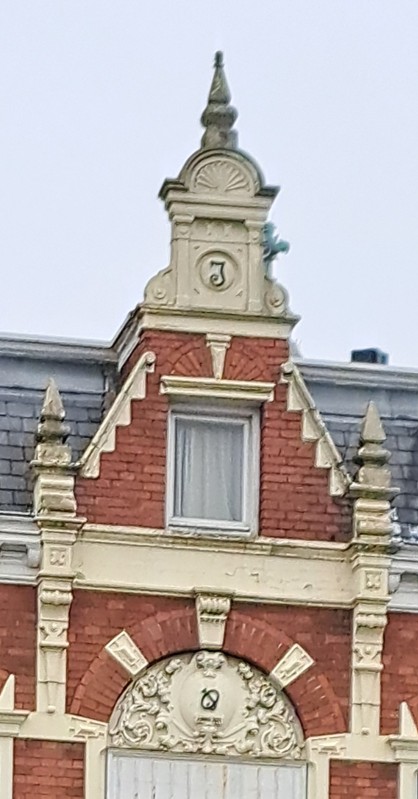 Graafseweg 3 monogram J in de topgevel (januari 2026)