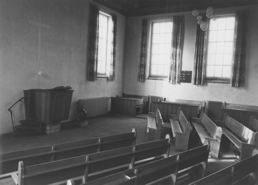 Het interieur in de Doopsgezinde kerk, Waldeck Pyrmontsingel 69, 1989 (Anton van Roekel via F1521 RAN CCBYSA) 