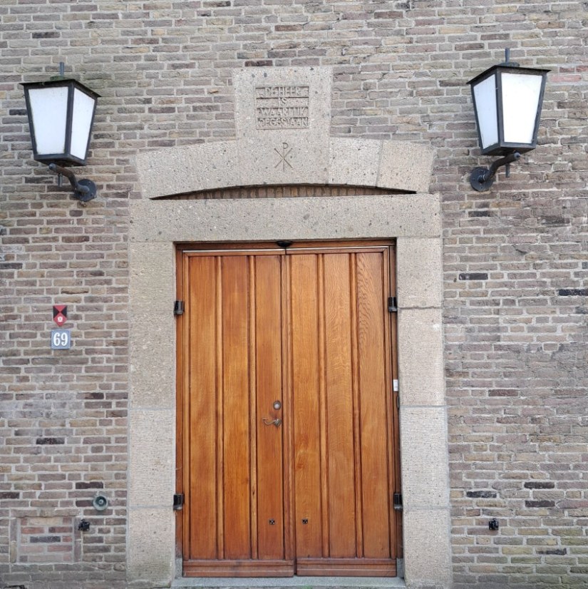 Ingang Doopsgezinde Kerk (maart 2026)
